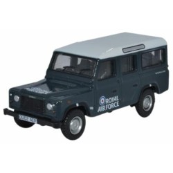 1/76 LAND ROVER DEFENDER STATION WAGON RAF 76DEF013