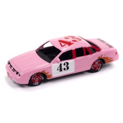 1/64 DEMOLITION DERBY 1997 FORD CROWN VICTORIA PINK JLSF025 A 1/64 DEMOLITION DERBY 1997 FORD CROWN VICTORIA PINK JLSF025 A